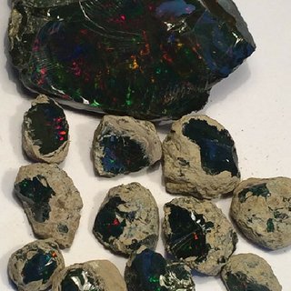 Pieces of black opal from the Stayish mine are usually 2–5 cm in ...