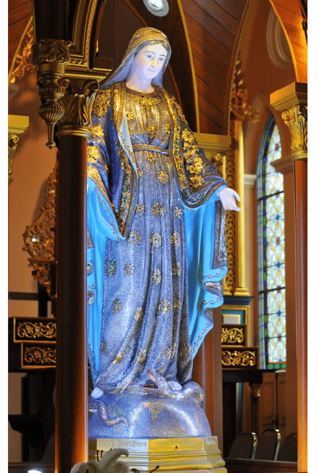 [Obrazek: Sapphire-covered-statue-of-the-Virgin-Ma...incent.png]