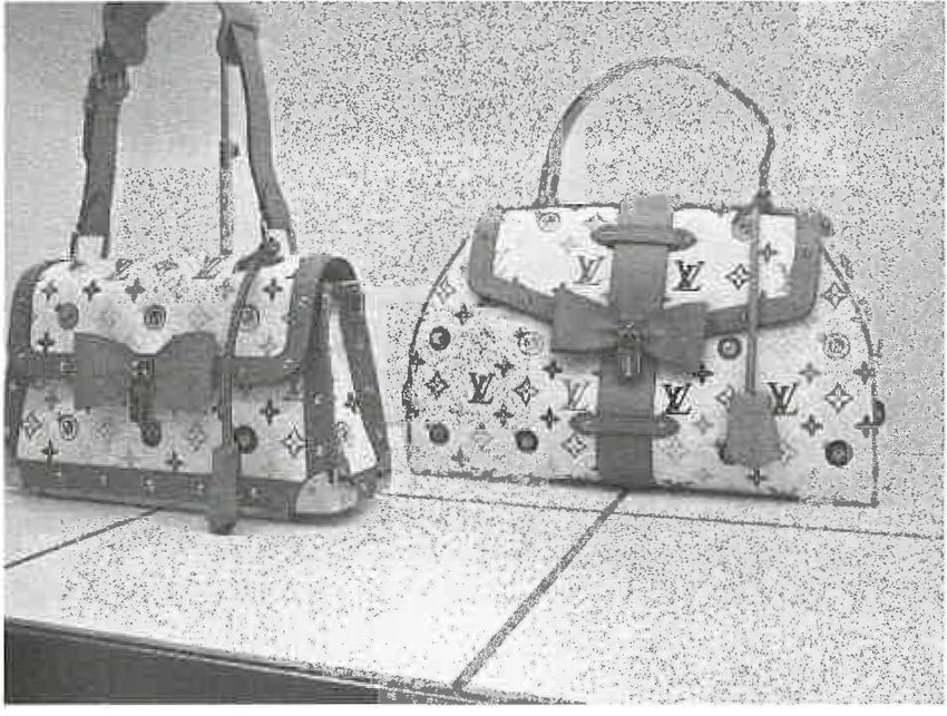FigUl'e 4.4. Vuitton bags with Eye Love Superflat D�cor, exhi bited at
