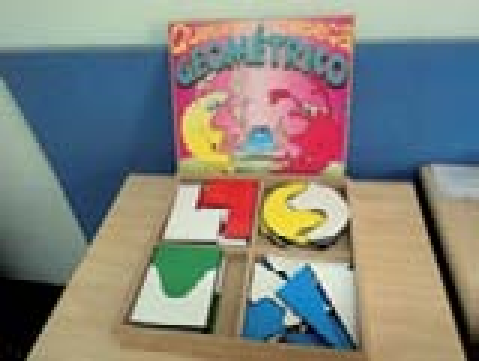 8. Jogo de quebra-cabeça para crianças com baixa visão.